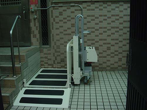 殘疾(jí)人升降機
