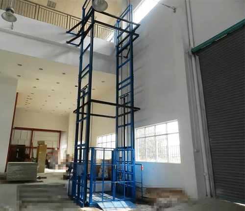 二樓上(shàng)貨專用(yong)升降平(píng)台